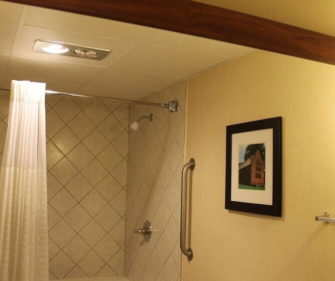 호텔 Clarion Pointe Jamestown Falconer