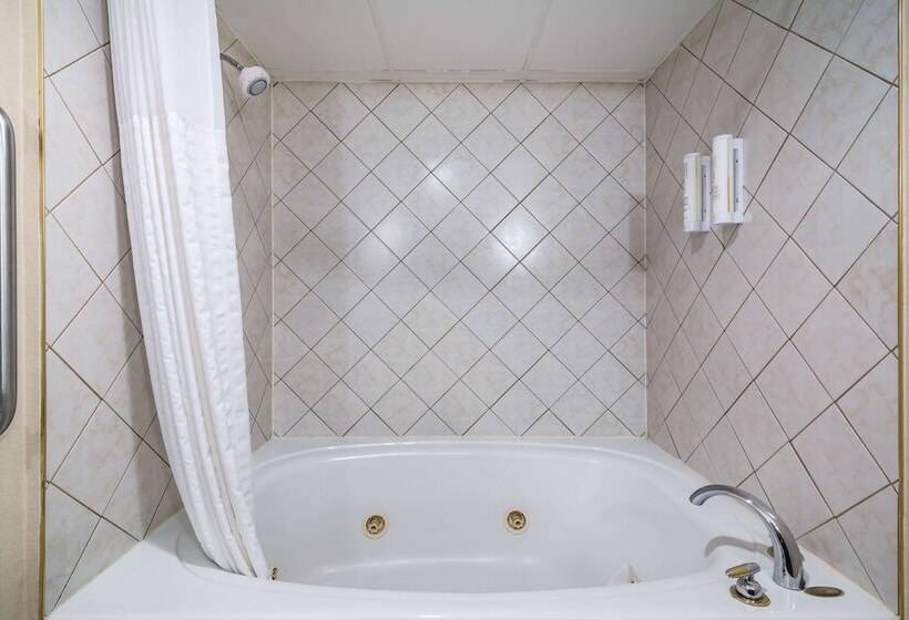 호텔 Clarion Pointe Jamestown Falconer