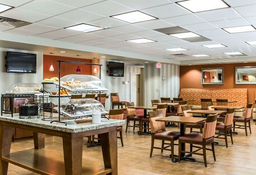 فندق Comfort Inn Fayetteville West Near Fort Liberty