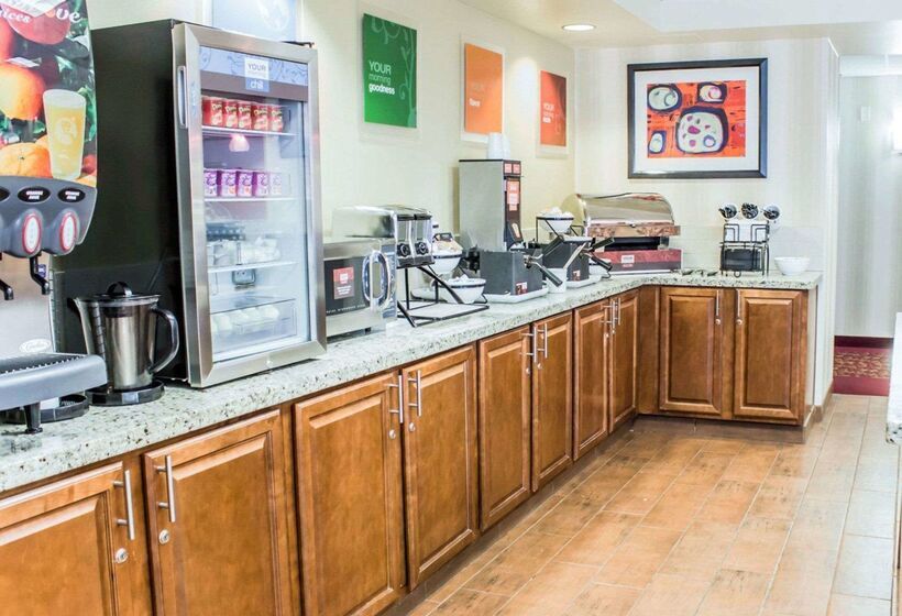 فندق Comfort Inn Fayetteville West Near Fort Liberty