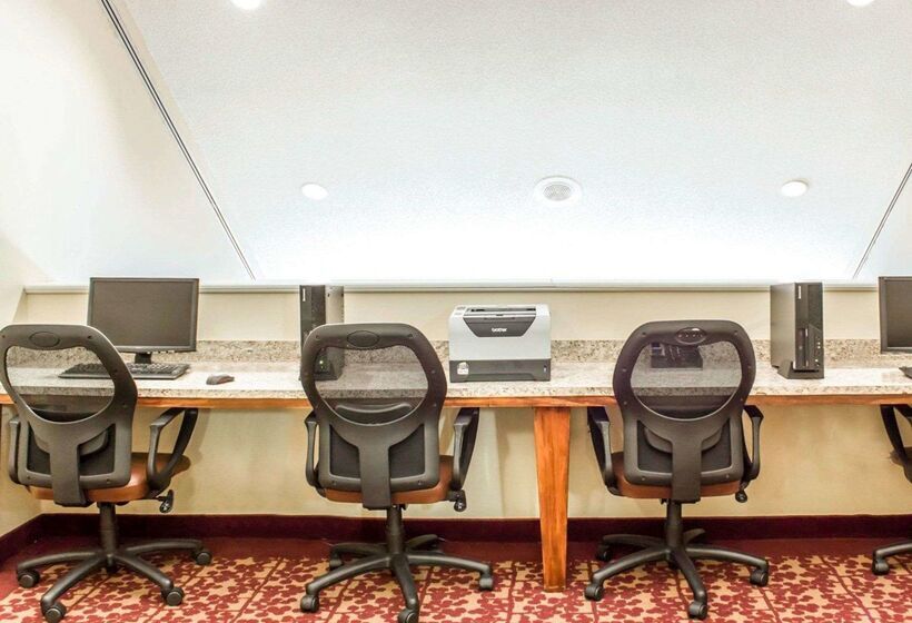 فندق Comfort Inn Fayetteville West Near Fort Liberty