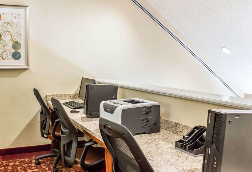 فندق Comfort Inn Fayetteville West Near Fort Liberty