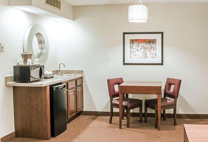 فندق Comfort Inn Fayetteville West Near Fort Liberty