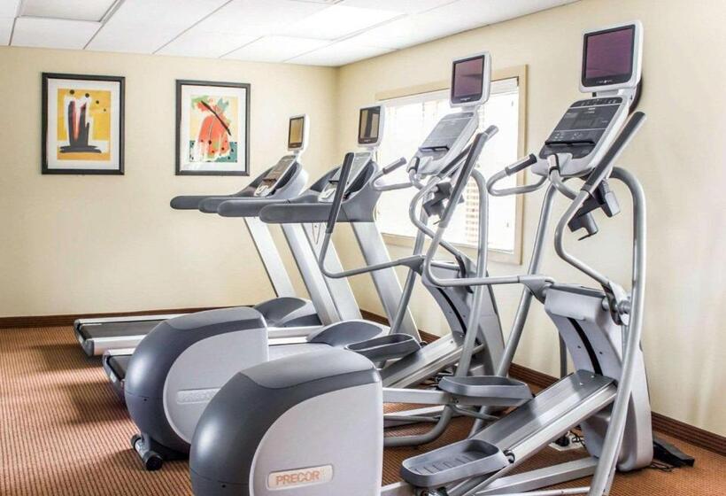 فندق Comfort Inn Fayetteville West Near Fort Liberty