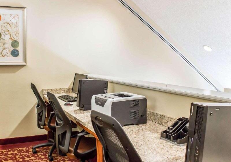 فندق Comfort Inn Fayetteville West Near Fort Liberty