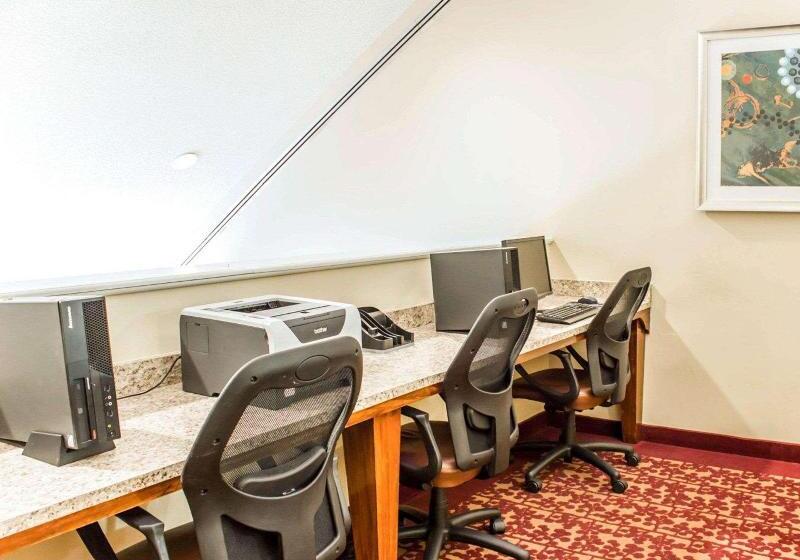 فندق Comfort Inn Fayetteville West Near Fort Liberty