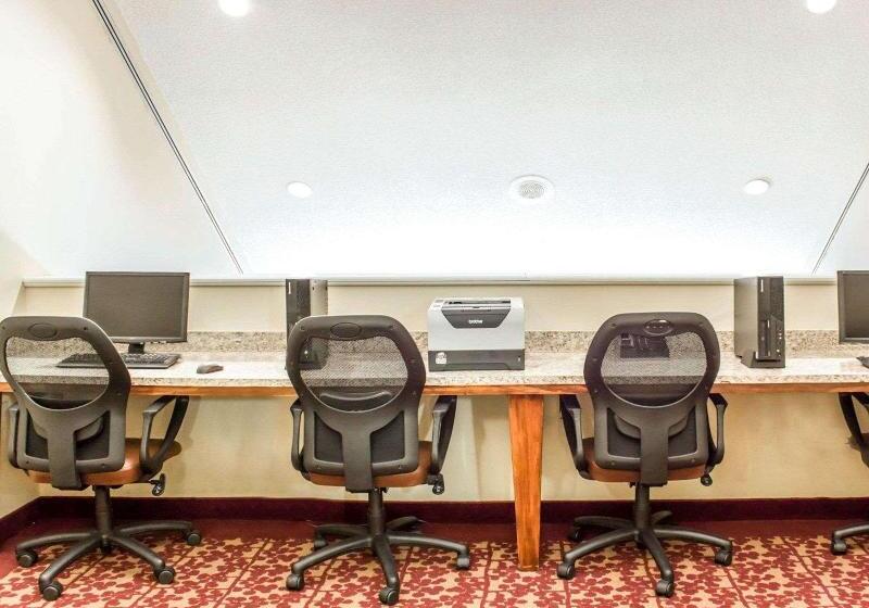 فندق Comfort Inn Fayetteville West Near Fort Liberty