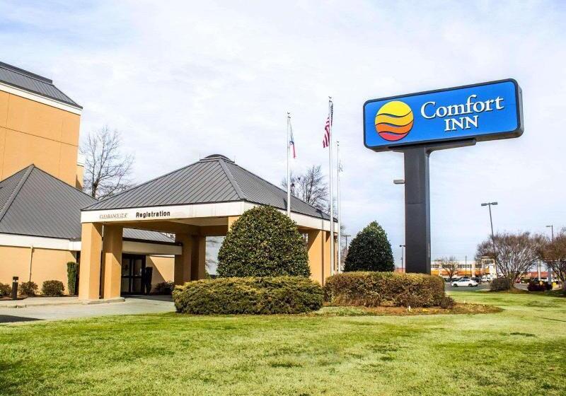 فندق Comfort Inn Fayetteville West Near Fort Liberty