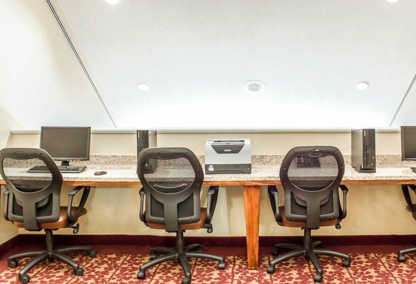 فندق Comfort Inn Fayetteville West Near Fort Liberty