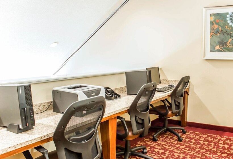 فندق Comfort Inn Fayetteville West Near Fort Liberty