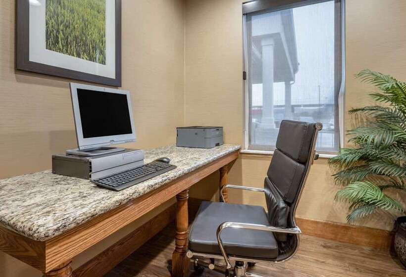 فندق Comfort Inn Splash Harbor