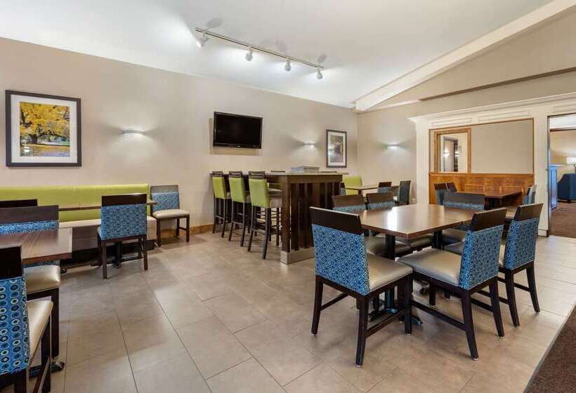 فندق Comfort Inn Splash Harbor