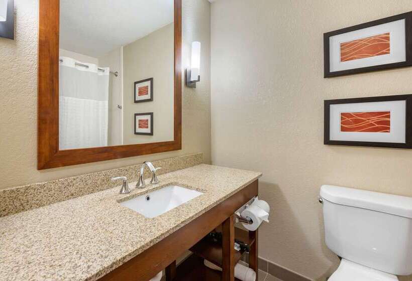 فندق Comfort Inn Splash Harbor