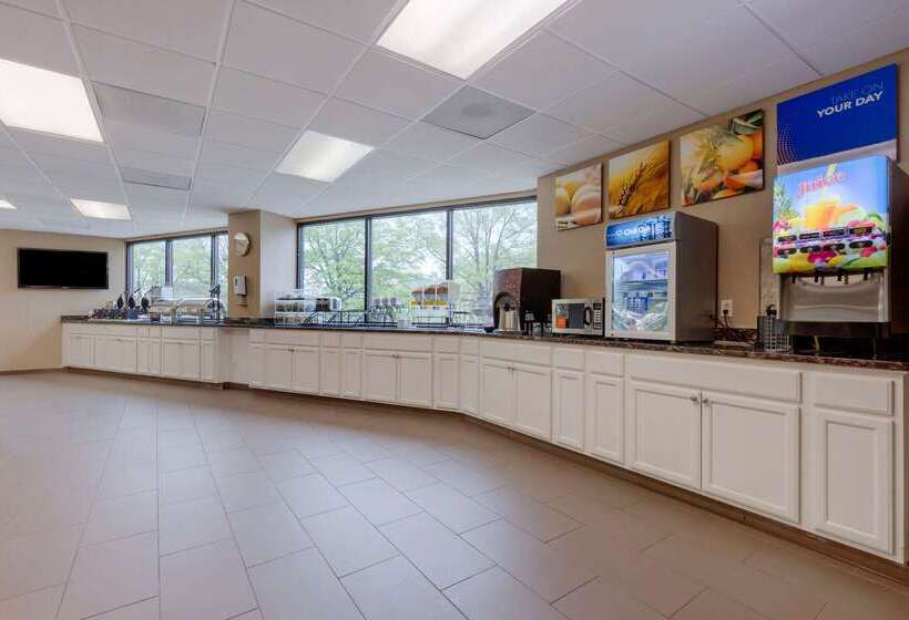 Отель Comfort Inn & Suites Alexandria West