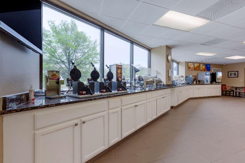 Отель Comfort Inn & Suites Alexandria West