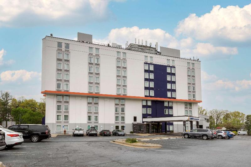 Отель Comfort Inn & Suites Alexandria West