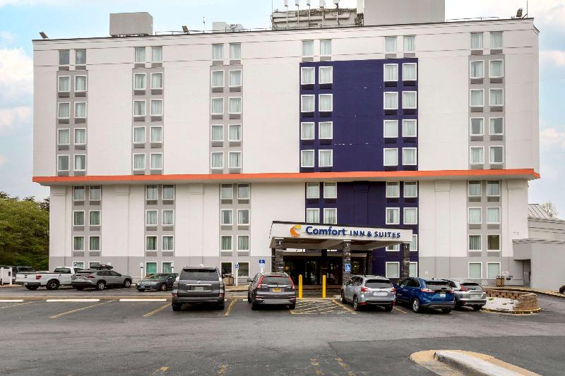 Отель Comfort Inn & Suites Alexandria West
