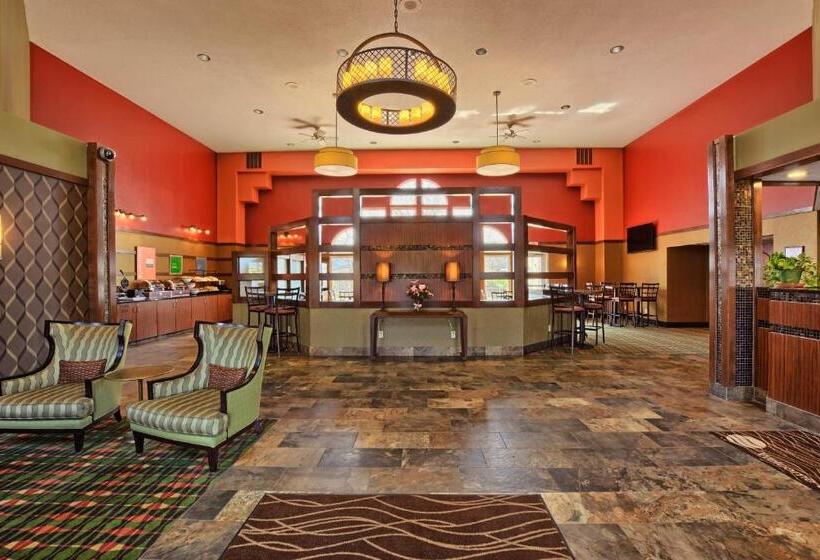 호텔 Comfort Inn & Suites And Conference Center