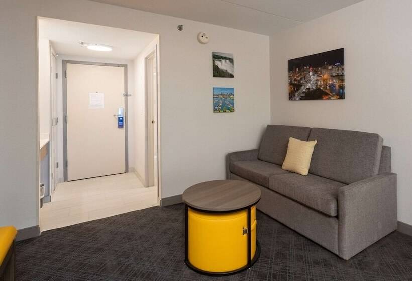 فندق Comfort Inn & Suites Buffalo Airport