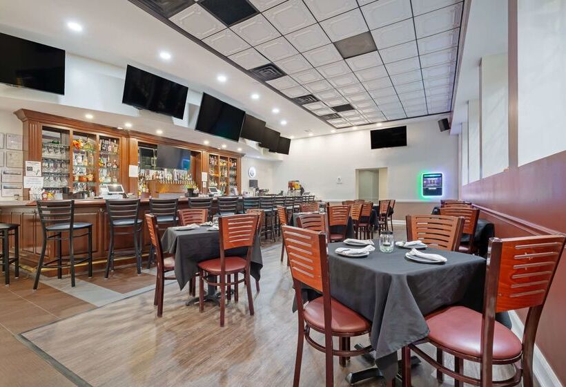 Clarion Hotel & Suites Bwi Airport North