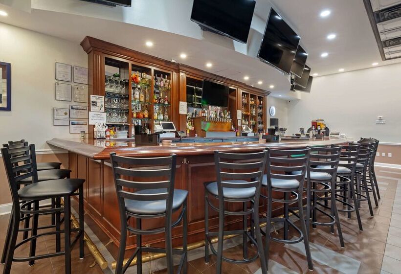 Clarion Hotel & Suites Bwi Airport North