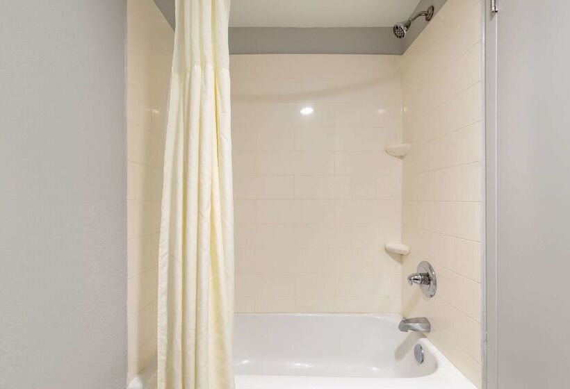 Clarion Hotel & Suites Bwi Airport North