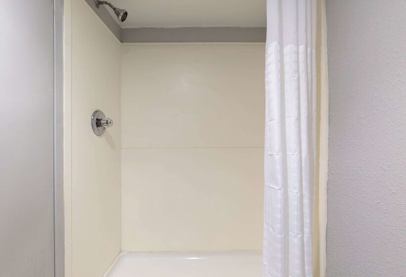 Clarion Hotel & Suites Bwi Airport North