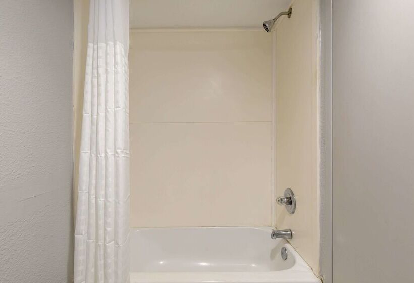 Clarion Hotel & Suites Bwi Airport North