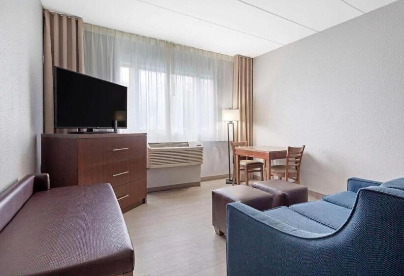 Clarion Hotel & Suites Bwi Airport North