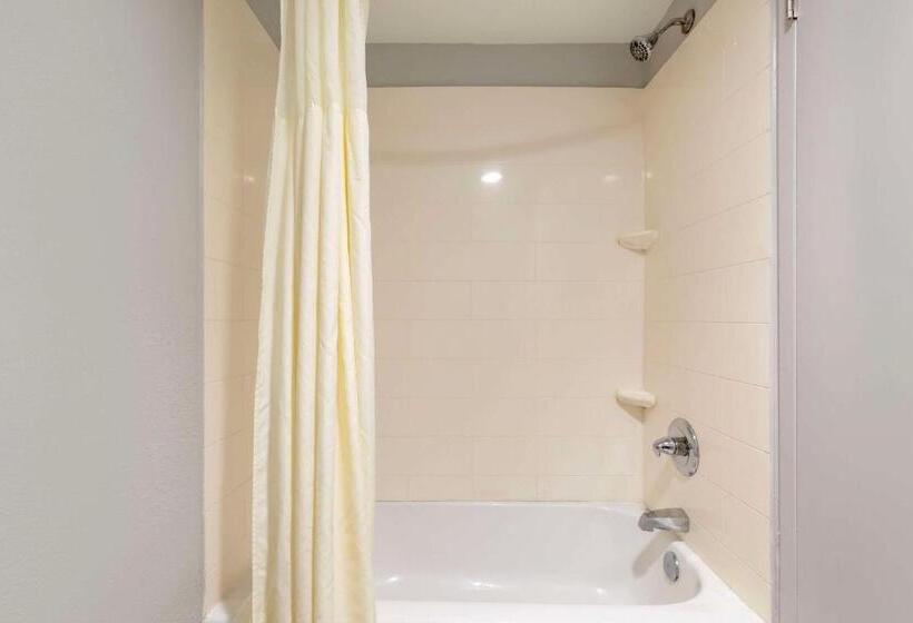 Clarion Hotel & Suites Bwi Airport North