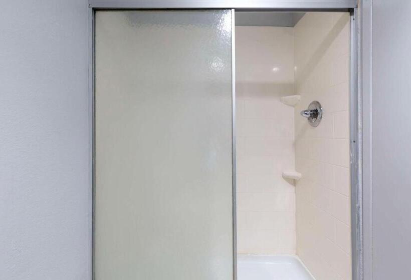 Clarion Hotel & Suites Bwi Airport North