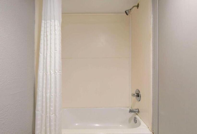 Clarion Hotel & Suites Bwi Airport North