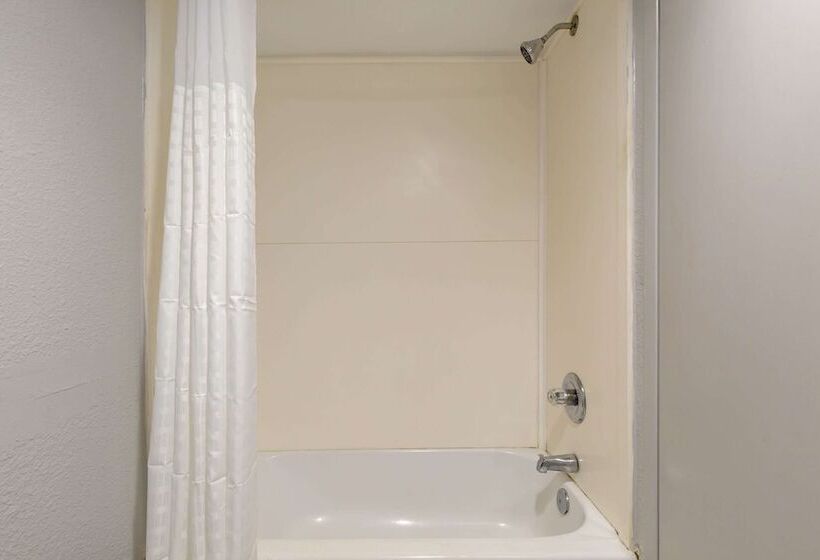 Clarion Hotel & Suites Bwi Airport North