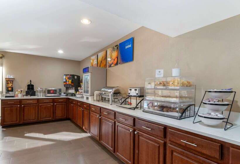 Отель Comfort Inn & Suites Near Robins Air Force Base Main Gate