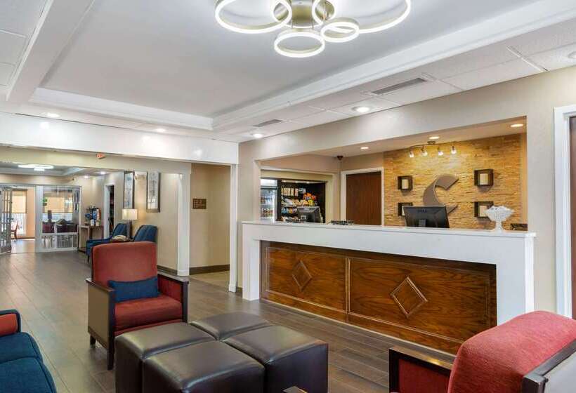 Отель Comfort Inn & Suites Near Robins Air Force Base Main Gate