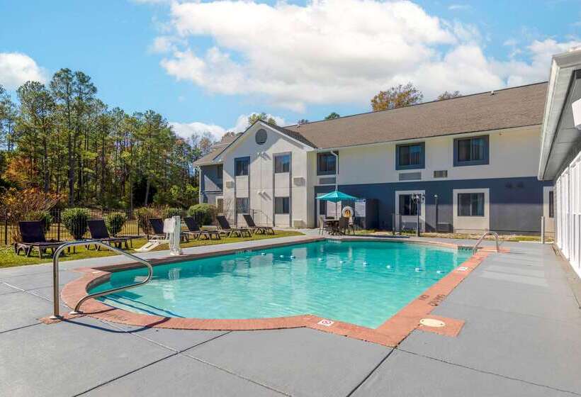 Отель Comfort Inn & Suites Near Robins Air Force Base Main Gate