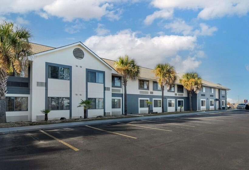 Отель Comfort Inn & Suites Near Robins Air Force Base Main Gate