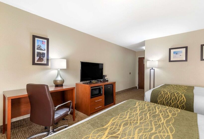 هتل Comfort Inn & Suites  Near Robins Air Force Base Main Gate