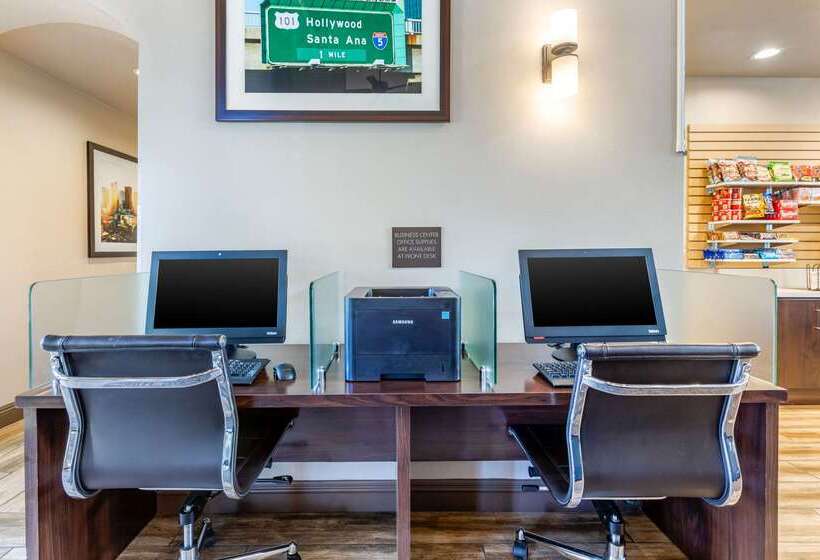 בית מלון כפרי Comfort Inn & Suites Orange County John Wayne Airport