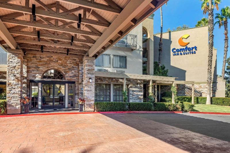فندق Comfort Inn & Suites Orange County John Wayne Airport