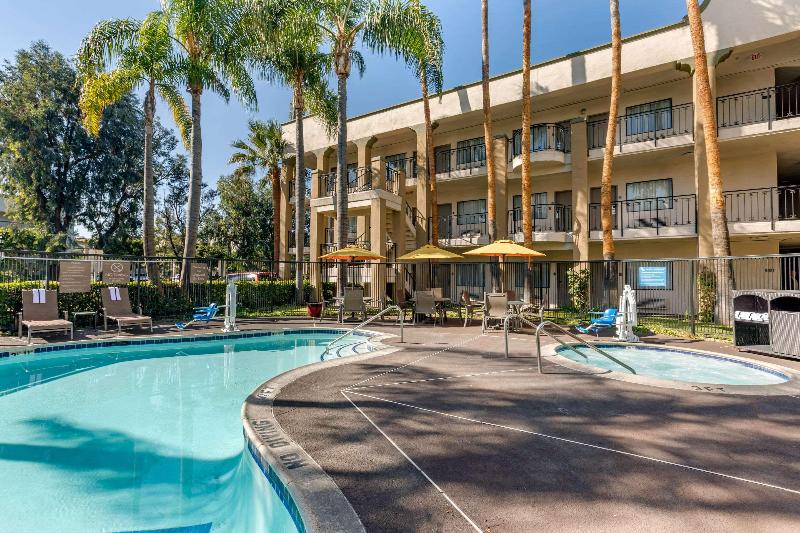 בית מלון כפרי Comfort Inn & Suites Orange County John Wayne Airport
