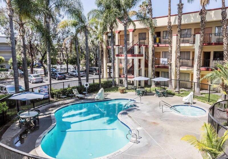 فندق Comfort Inn & Suites Orange County John Wayne Airport