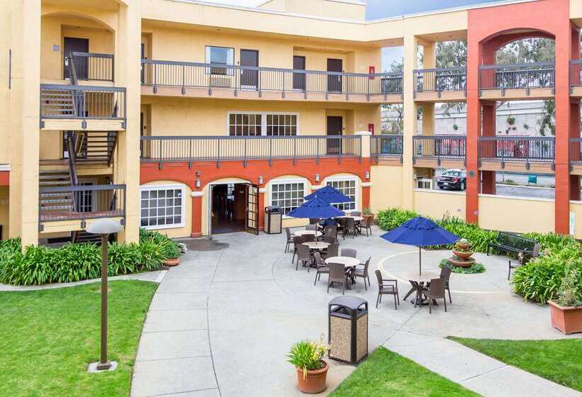 Отель Comfort Inn & Suites San Francisco Airport North