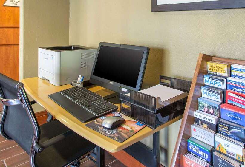 Отель Comfort Inn & Suites San Francisco Airport North