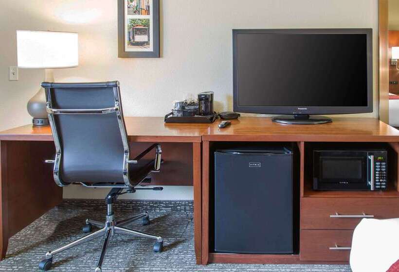 Отель Comfort Inn & Suites San Francisco Airport North