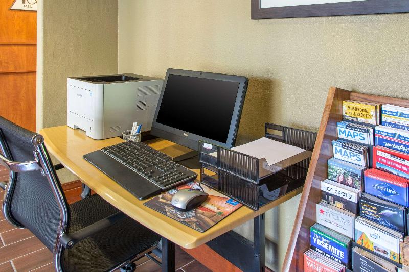 Отель Comfort Inn & Suites San Francisco Airport North