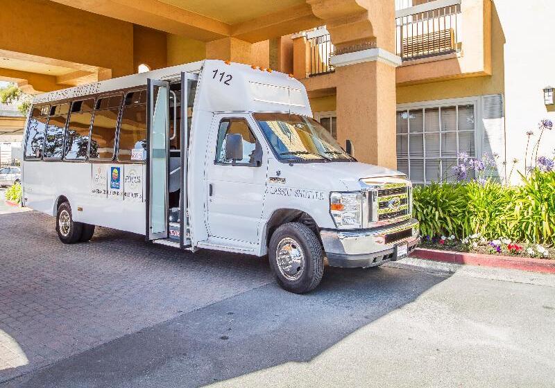 Отель Comfort Inn & Suites San Francisco Airport North