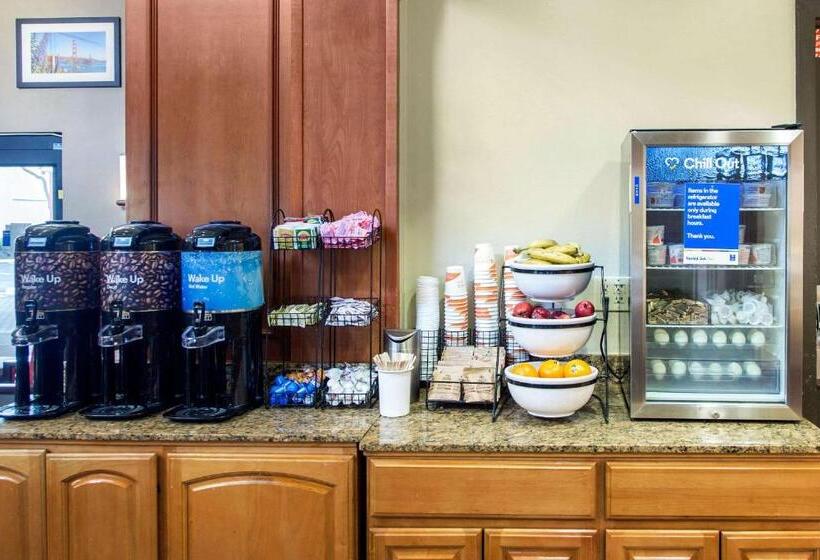 Отель Comfort Inn & Suites San Francisco Airport North