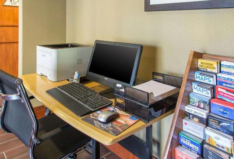 Отель Comfort Inn & Suites San Francisco Airport North