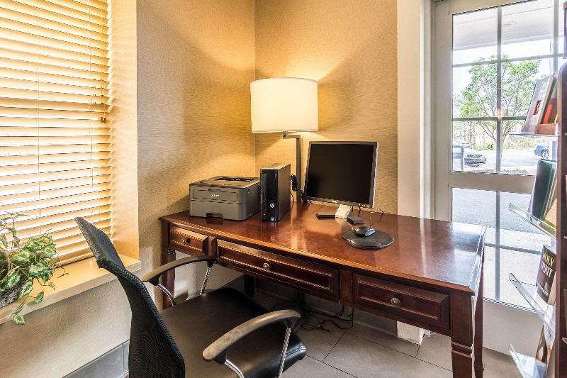 فندق Comfort Inn & Suites